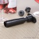 Set Pompe à vin WA-137 noir mat avec 3 bouchons - Le Creuset Screwpull